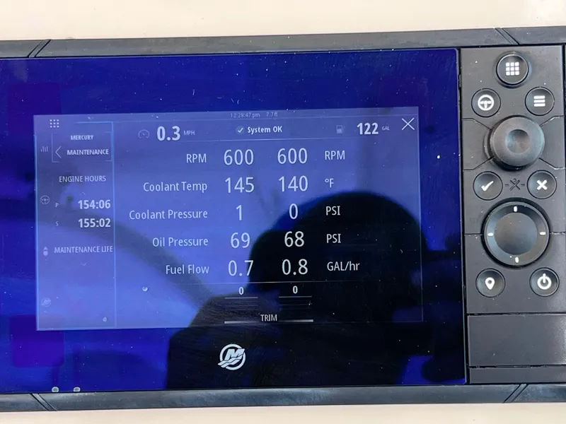 Slide: The Image of Boston Whaler 320 Vantage 2022 - 83