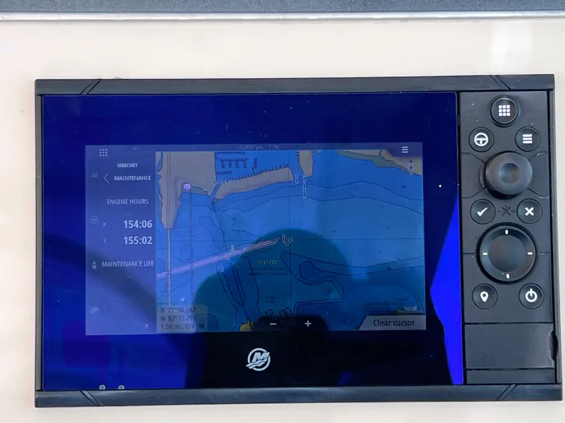 Slide: The Image of Boston Whaler 320 Vantage 2022 - 84