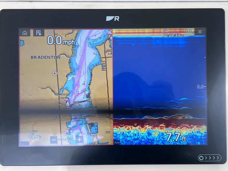 Slide: The Image of Boston Whaler 320 Vantage 2022 - 86