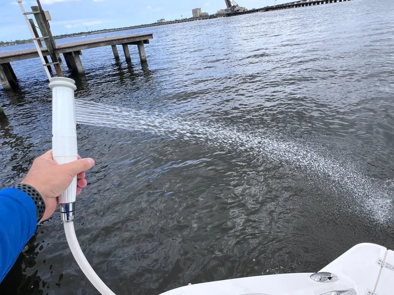 Slide: The Image of Boston Whaler 320 Vantage 2022 - 97