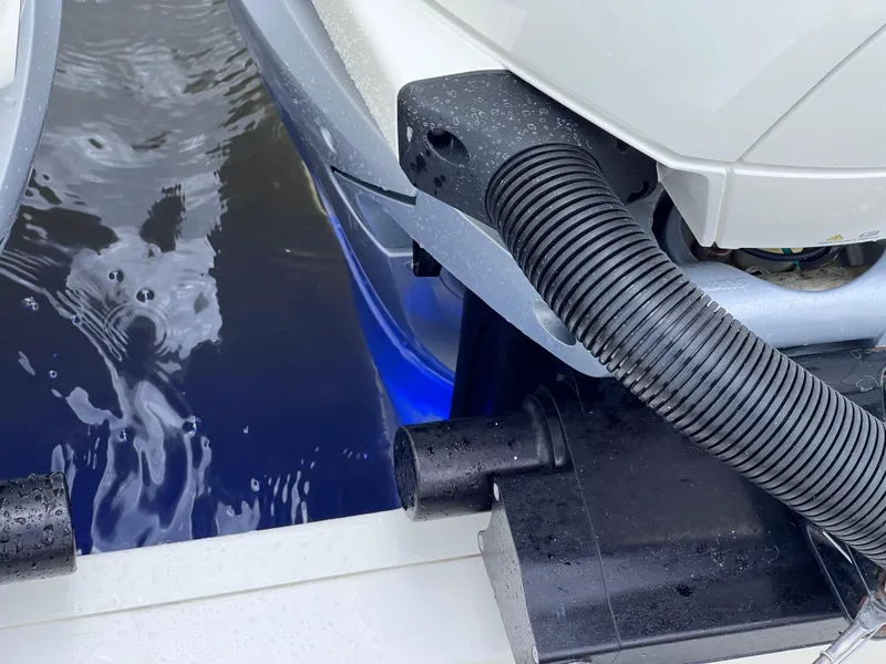 Slide: The Image of Boston Whaler 320 Vantage 2022 - 99