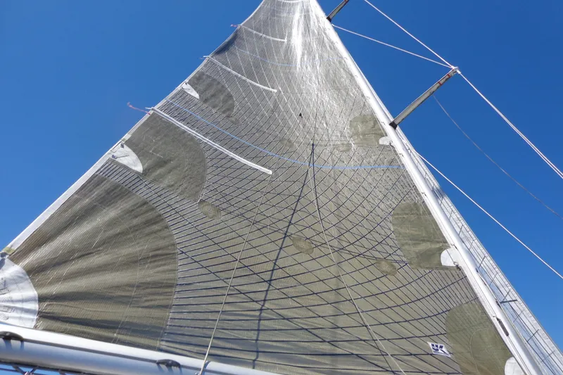 Slide: The Image of Sail of 1985 Wauquiez Pretorien Masthead against clear blue sky. - 47
