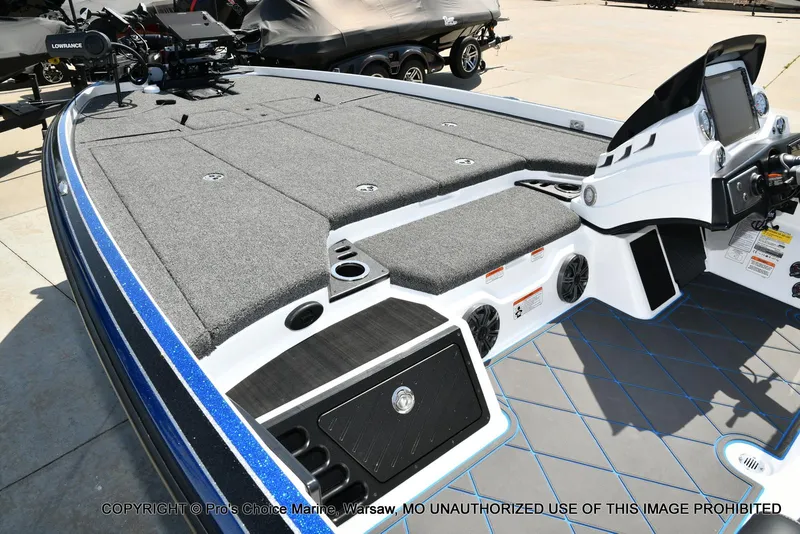 Slide: The Image of 2023 Nitro Z21 XL Pro boat interior with advanced dashboard and spacious deck. - 15