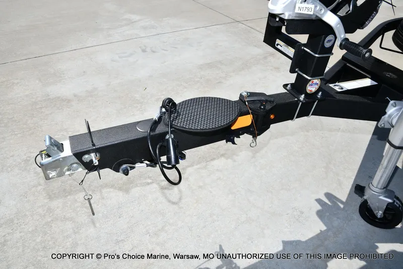 Slide: The Image of Trailer hitch of 2023 Nitro Z21 XL Pro boat on concrete surface. - 32