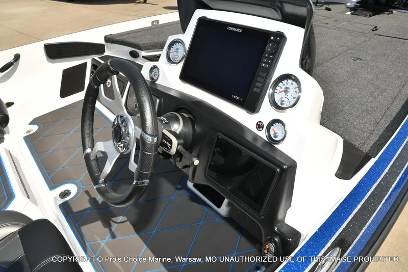 Slide: The Image of 2023 Nitro Z21 XL Pro boat dashboard with steering wheel and digital display. - 40