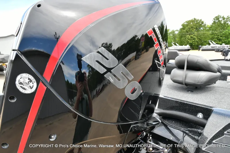 Slide: The Image of 2020 Nitro Z20 Pro boat with 250 Pro-XS 4 Stroke engine, close-up view. - 21