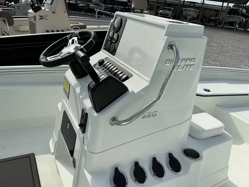 Slide: The Image of Excel Bay Pro 220 220 ELITE 2025 - 3