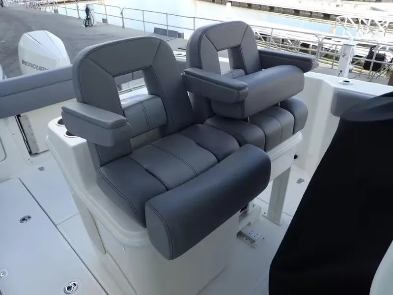 Slide: The Image of Boston Whaler 280 Outrage 2023 - 10