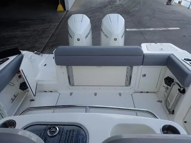 Slide: The Image of Boston Whaler 280 Outrage 2023 - 13