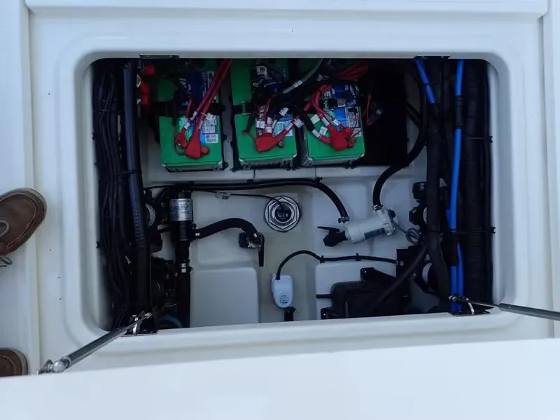 Slide: The Image of Boston Whaler 280 Outrage 2023 - 18