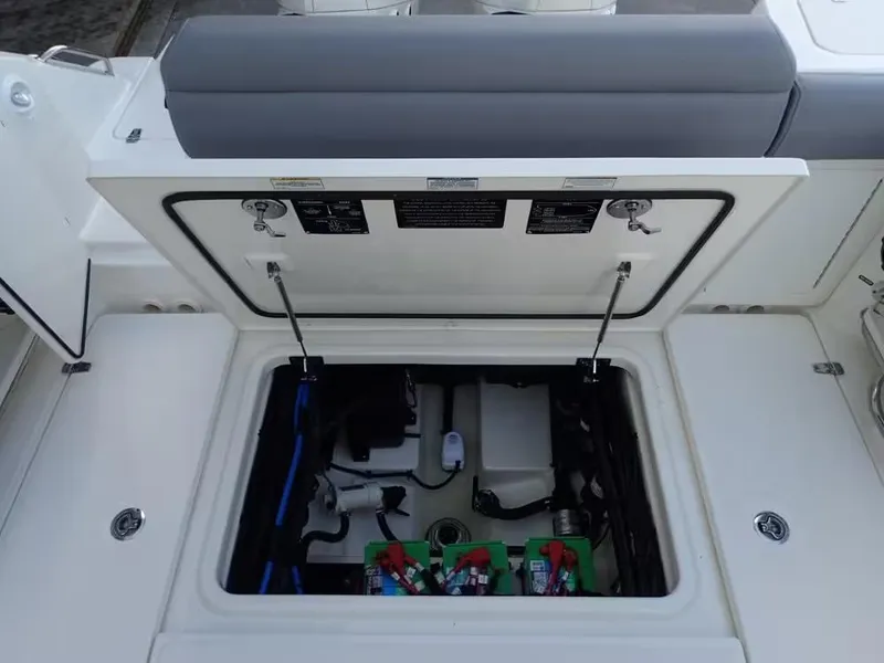 Slide: The Image of Boston Whaler 280 Outrage 2023 - 20