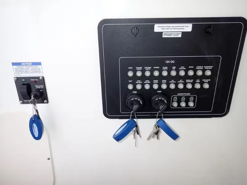 Slide: The Image of Boston Whaler 280 Outrage 2023 - 24