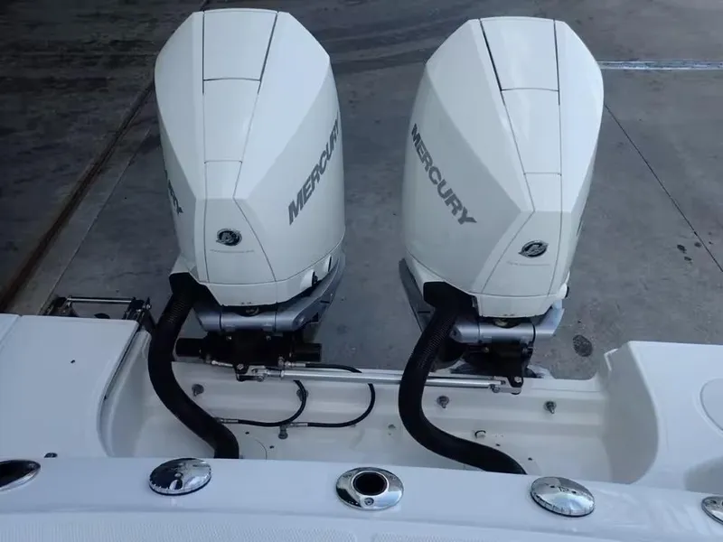 Slide: The Image of Boston Whaler 280 Outrage 2023 - 4
