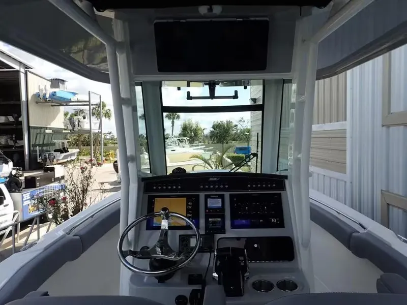 Slide: The Image of Boston Whaler 280 Outrage 2023 - 8