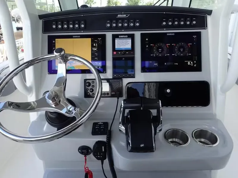 Slide: The Image of Boston Whaler 280 Outrage 2023 - 9