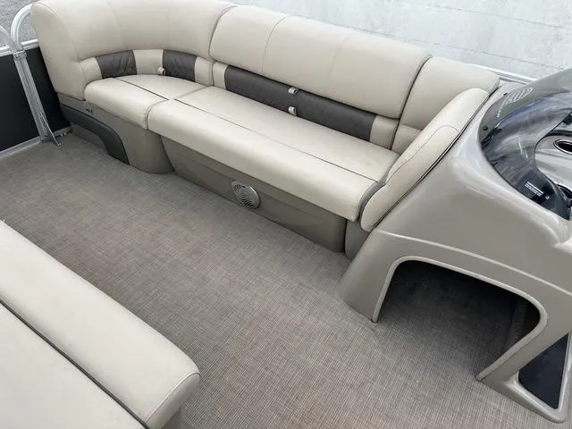 Slide: The Image of Sun Tracker Party Barge 20 DLX 2021 - 10