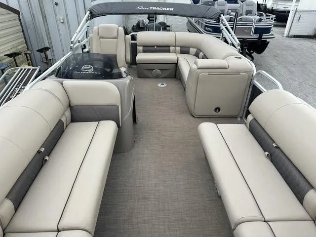 Slide: The Image of Sun Tracker Party Barge 20 DLX 2021 - 11