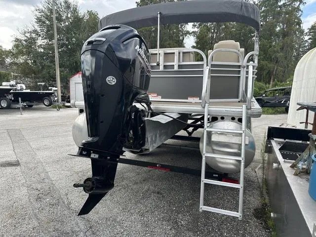 Slide: The Image of Sun Tracker Party Barge 20 DLX 2021 - 12