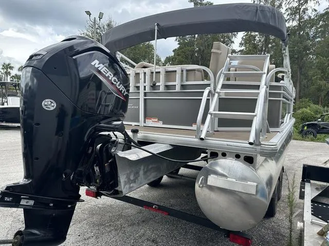 Slide: The Image of Sun Tracker Party Barge 20 DLX 2021 - 3