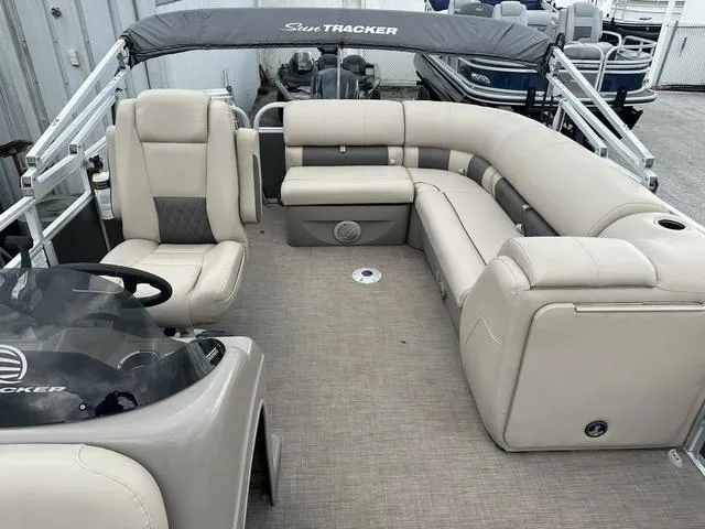 Slide: The Image of Sun Tracker Party Barge 20 DLX 2021 - 7