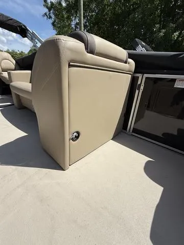 Slide: The Image of Sylvan Mirage 8520 Party Fish 2021 - 11