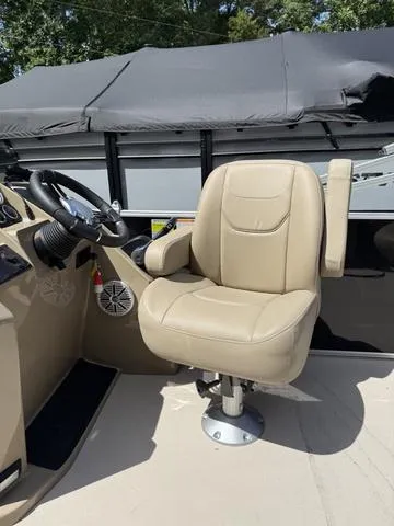 Slide: The Image of Sylvan Mirage 8520 Party Fish 2021 - 3