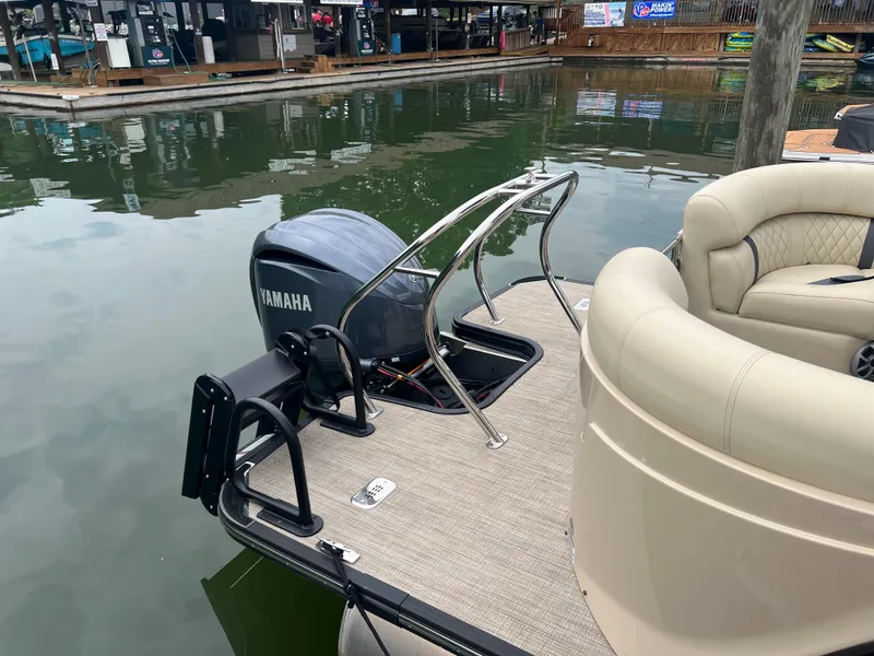 Slide: The Image of Starcraft RX 23 R DC 2025 boat with Yamaha motor at dockside. - 4