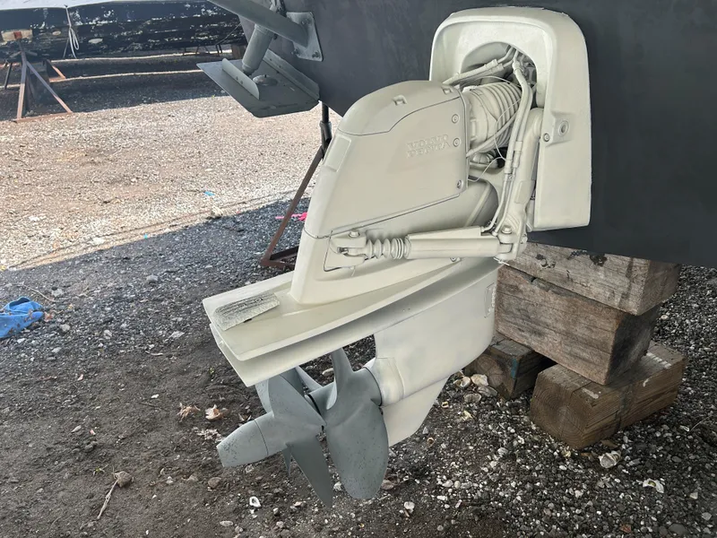 Slide: The Image of 2017 Bavaria S36 Coupe boat propeller and drive system on display. - 11