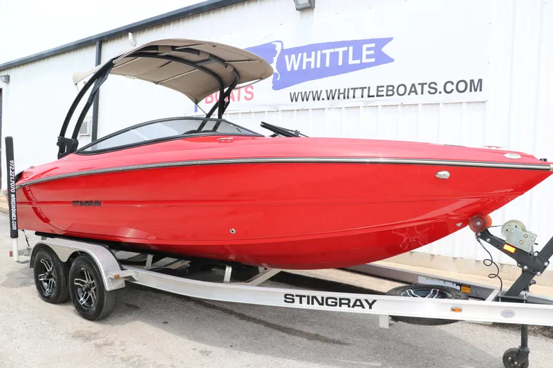 Slide: The Image of Stingray 225 SE 2020 - 10