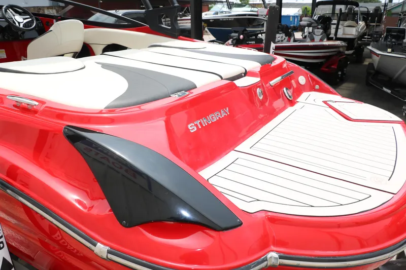 Slide: The Image of Stingray 225 SE 2020 - 12