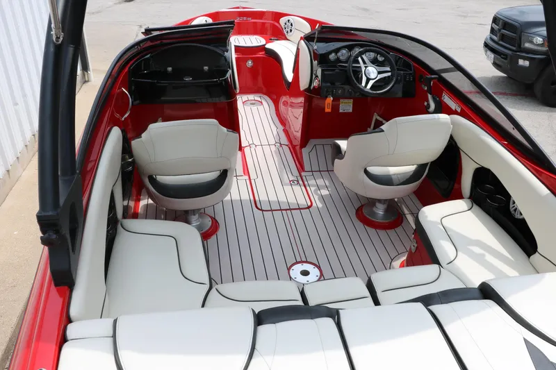 Slide: The Image of Stingray 225 SE 2020 - 13