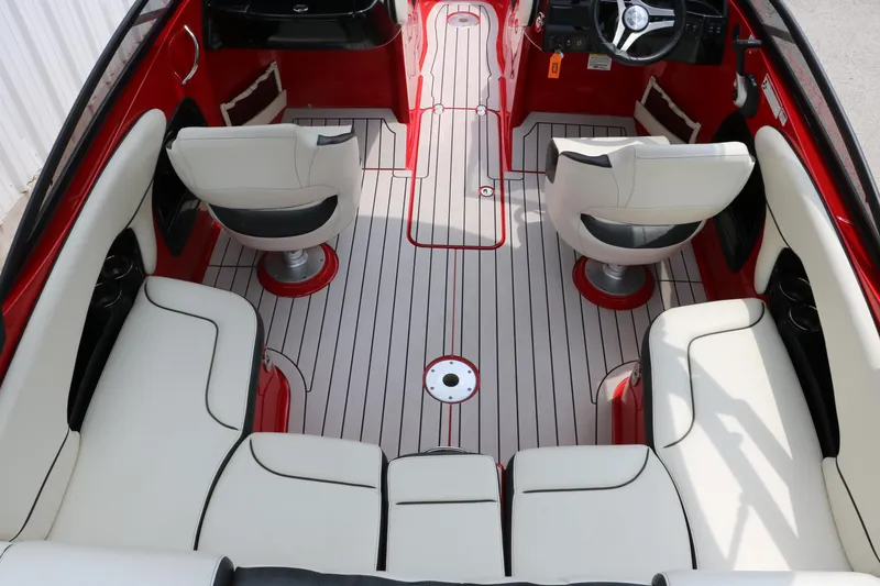 Slide: The Image of Stingray 225 SE 2020 - 16