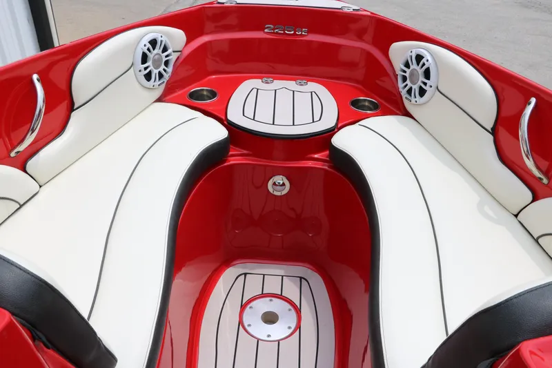 Slide: The Image of Stingray 225 SE 2020 - 17