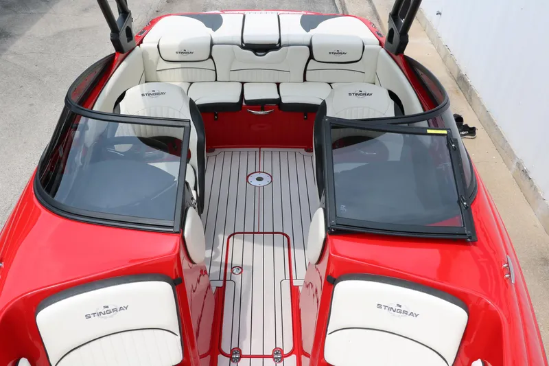 Slide: The Image of Stingray 225 SE 2020 - 19