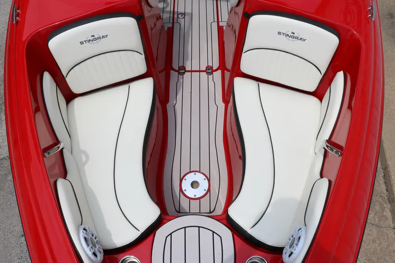 Slide: The Image of Stingray 225 SE 2020 - 20