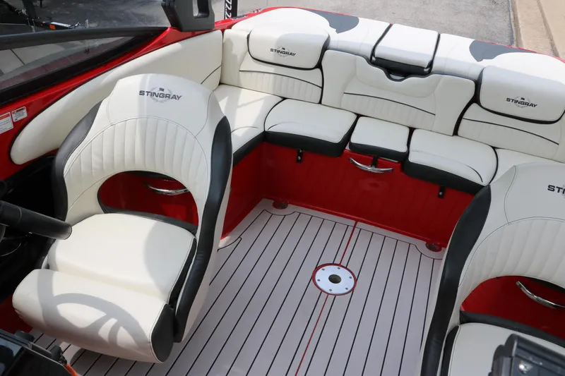 Slide: The Image of Stingray 225 SE 2020 - 25