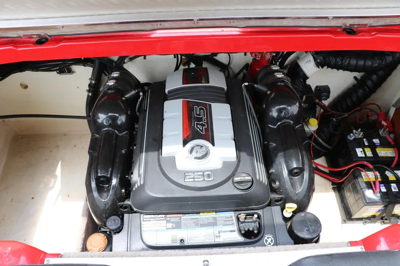 Slide: The Image of Stingray 225 SE 2020 - 26