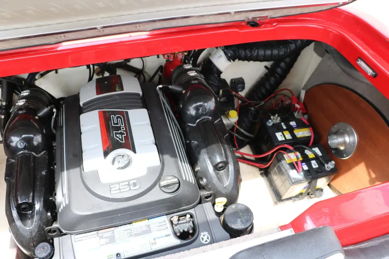 Slide: The Image of Stingray 225 SE 2020 - 27