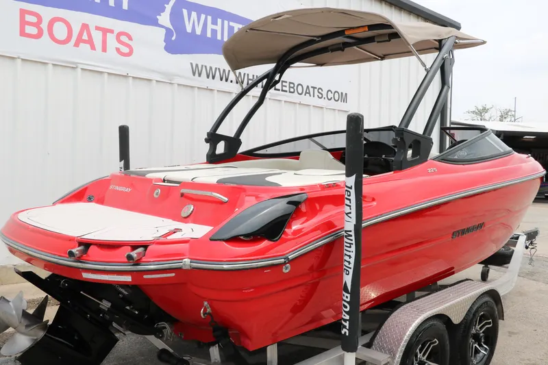 Slide: The Image of Stingray 225 SE 2020 - 3