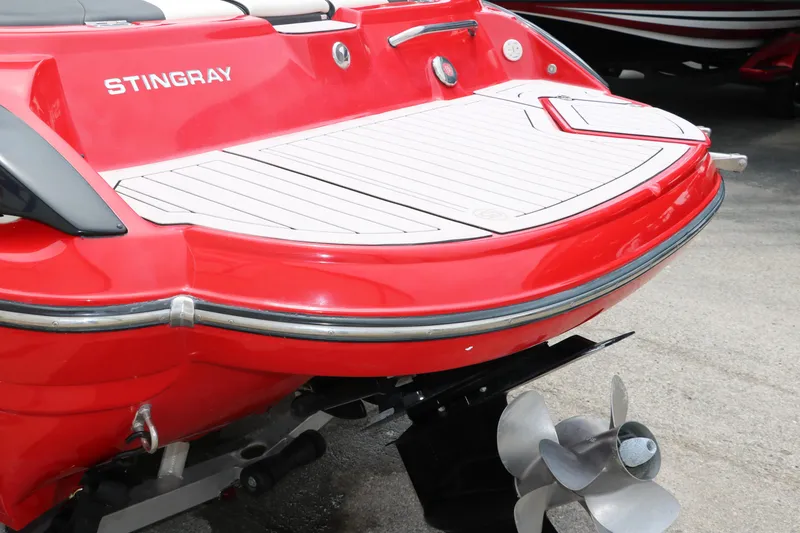 Slide: The Image of Stingray 225 SE 2020 - 7