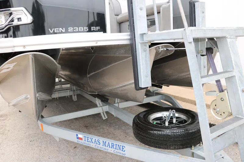 Slide: The Image of 2023 Avalon Venture 2385 RF pontoon boat with Suzuki outboard motor. - 33