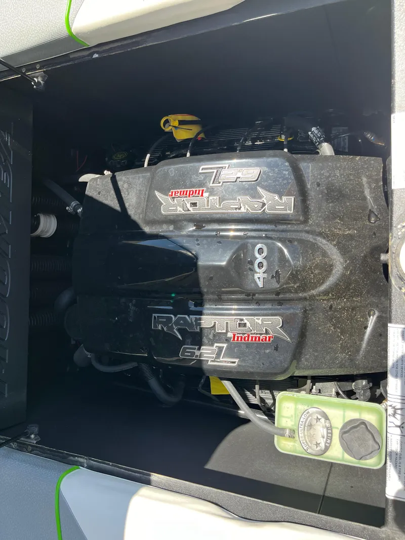 Slide: The Image of 2016 Moomba Mojo engine compartment featuring a powerful Raptor Indmar 400 engine. - 22