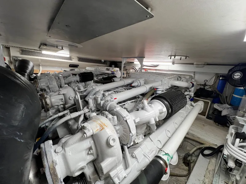 Slide: The Image of Viking 58 Enclosed Bridge 2000 - 55