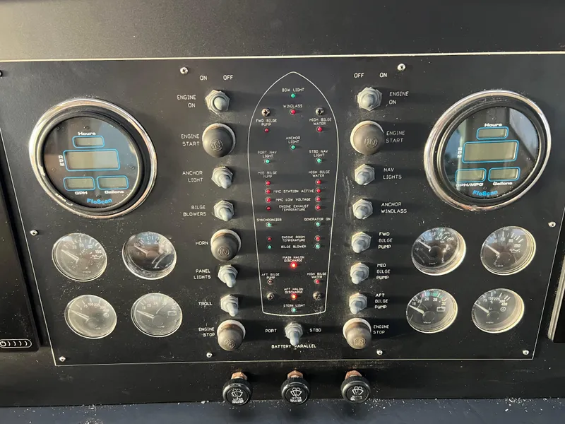 Slide: The Image of Viking 58 Enclosed Bridge 2000 - 59