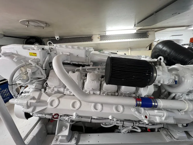 Slide: The Image of Viking 58 Enclosed Bridge 2000 - 64