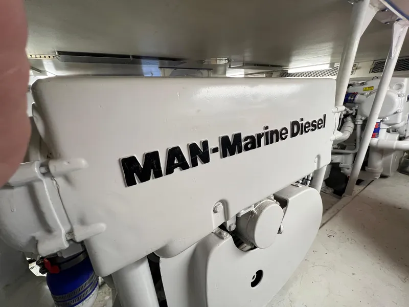 Slide: The Image of Viking 58 Enclosed Bridge 2000 - 70