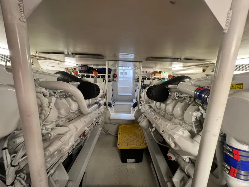 Slide: The Image of Viking 58 Enclosed Bridge 2000 - 71