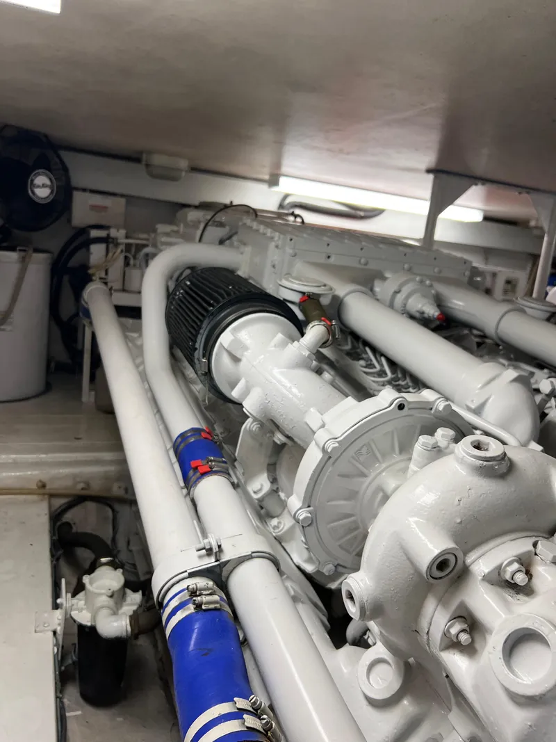 Slide: The Image of Viking 58 Enclosed Bridge 2000 - 75