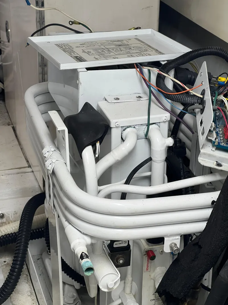 Slide: The Image of Viking 58 Enclosed Bridge 2000 - 78