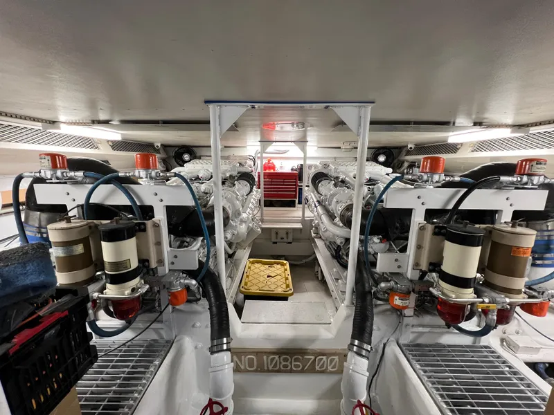 Slide: The Image of Viking 58 Enclosed Bridge 2000 - 81